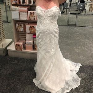 David’s Bridal Brand New wedding dress fits 3/4